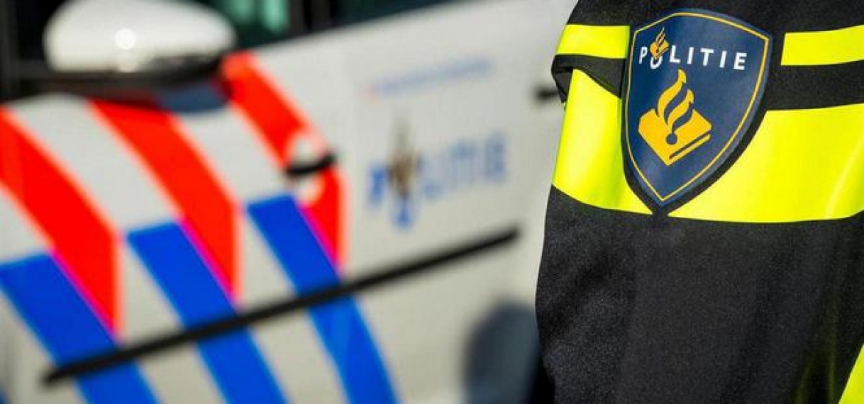 Op de Johan van Hasseltweg in Amsterdam-Noord is zondagavond een jongen (17) gewond geraakt