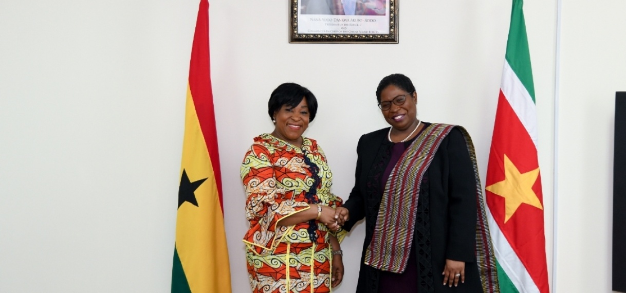 De ministers van Buitenlandse Zaken van Suriname en Ghana bespreken verdieping van de bilaterale relaties
