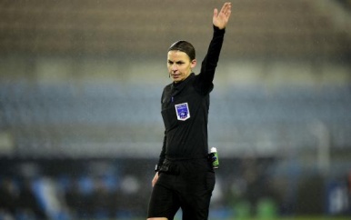 Frappart eerste vrouwelijke scheidsrechter in Franse Ligue1
