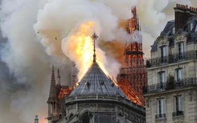 Brand Notre-Dame volledig geblust, geen aanwijzingen gevonden voor opzet