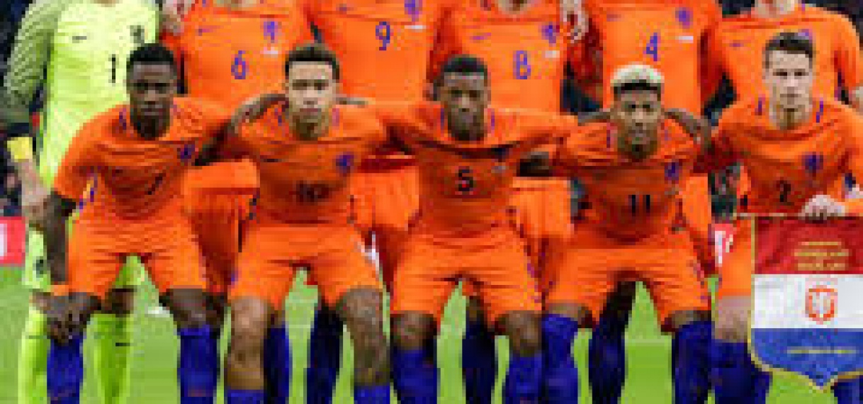 Het Nederlands elftal is twee plaatsen gezakt op de FIFA-ranking