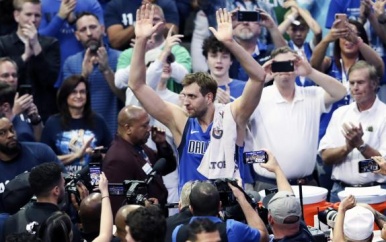 NBA – legend Nowitzki (40) stopt, voorzitter Johnson weg bij LA Lakers