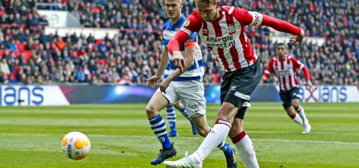 PSV komt met schrik vrij tegen De Graafschap en blijft in spoor van Ajax