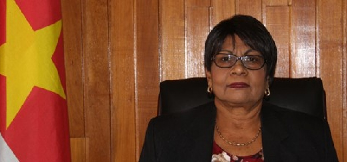 Minister Samsoedien stelt portefeuille ter beschikking