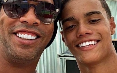 14-jarig zoontje Ronaldinho tekent bij Cruzeiro langlopend eertse contract