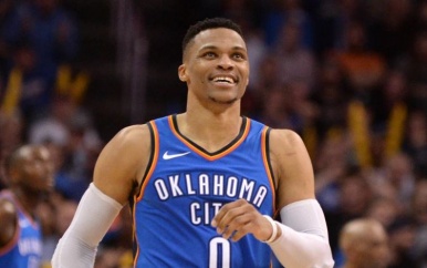 NBA-ster Westbrook fopt tegenstander met creatieve assist