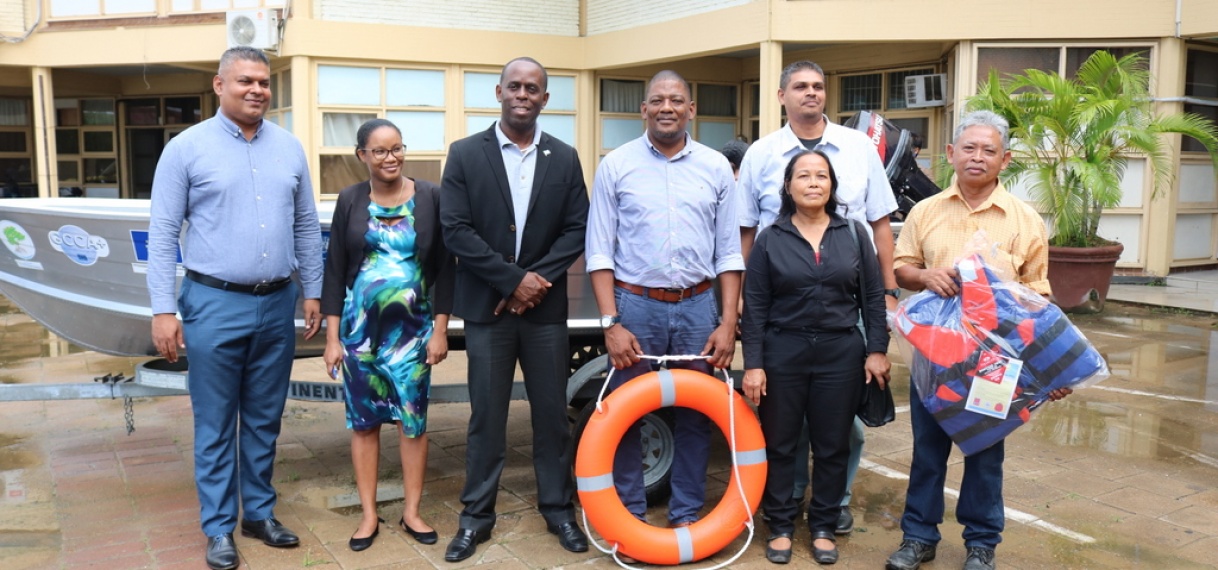 UNDP versterkt afdeling waterloopkundige dienst met een boot