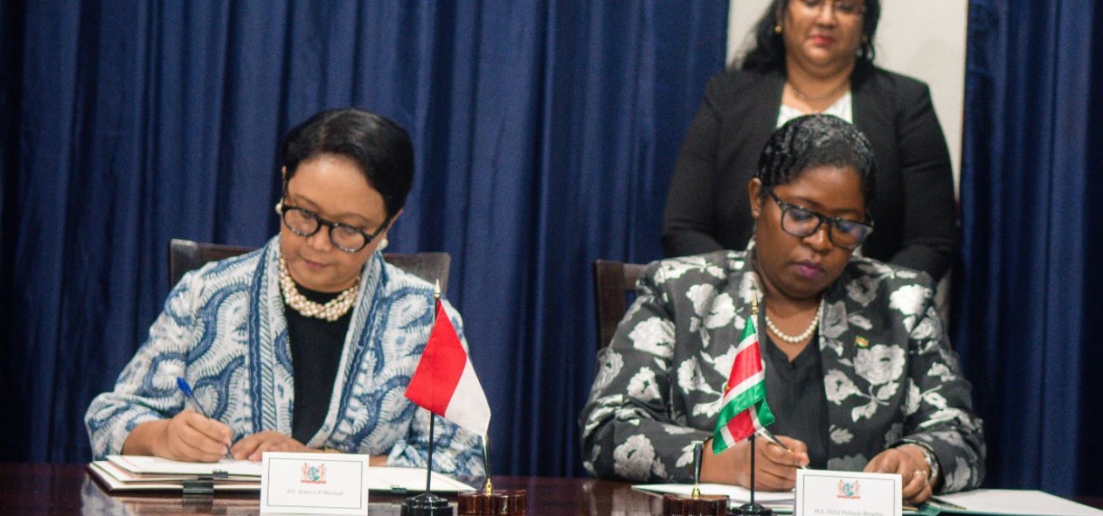 Minister van Buitenlandse Zaken van de Republiek Indonesië,  Retno L.P. Marsudi, op officieel bezoek in Suriname