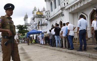 Sri Lanka stelt avondklok in na geweld tegen moslims