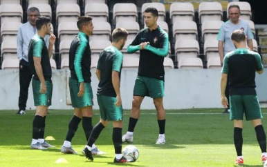 Ronaldo verwacht lastige wedstrijd voor Portugal tegen ‘uitstekend’ Oranje
