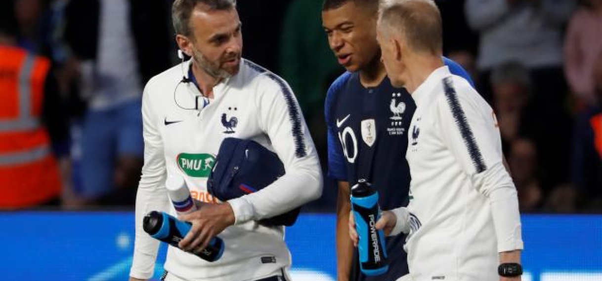 Blessure Mbappé, smetje op oefenzege wereldkampioen Frankrijk op Bolivia