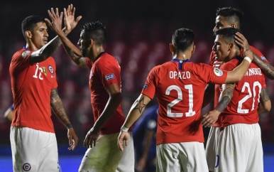 Titelhouder Chili wint eerste wedstrijd in Copa América