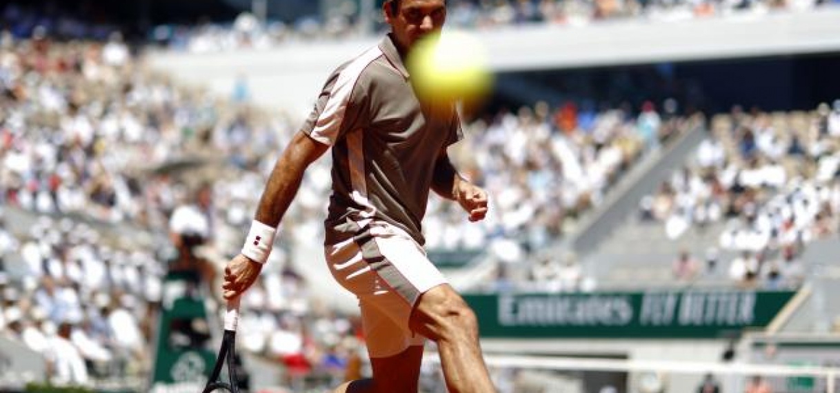 Federer wint eenvoudig van Mayer en staat in kwartfinales Roland Garros