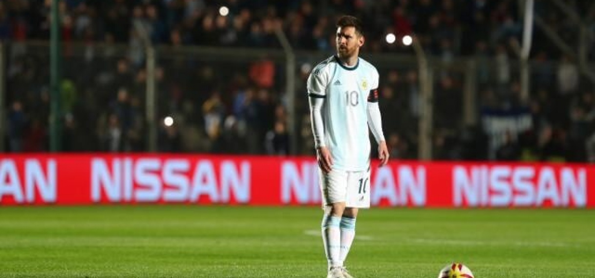 Argentinië wint mede door twee goals Messi laatste deul voor Copa America