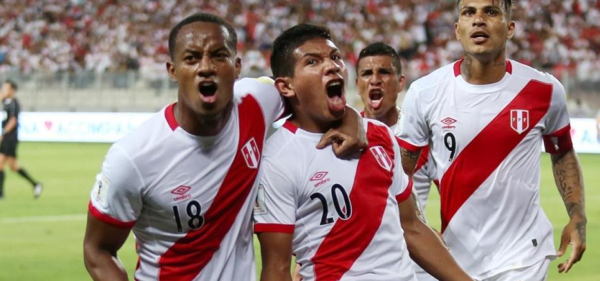 Peru treft titelverdediger Chili in halve finale