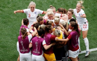 Engeland heeft zich geplaatst voor de kwartfinales op het WK voor vrouwen