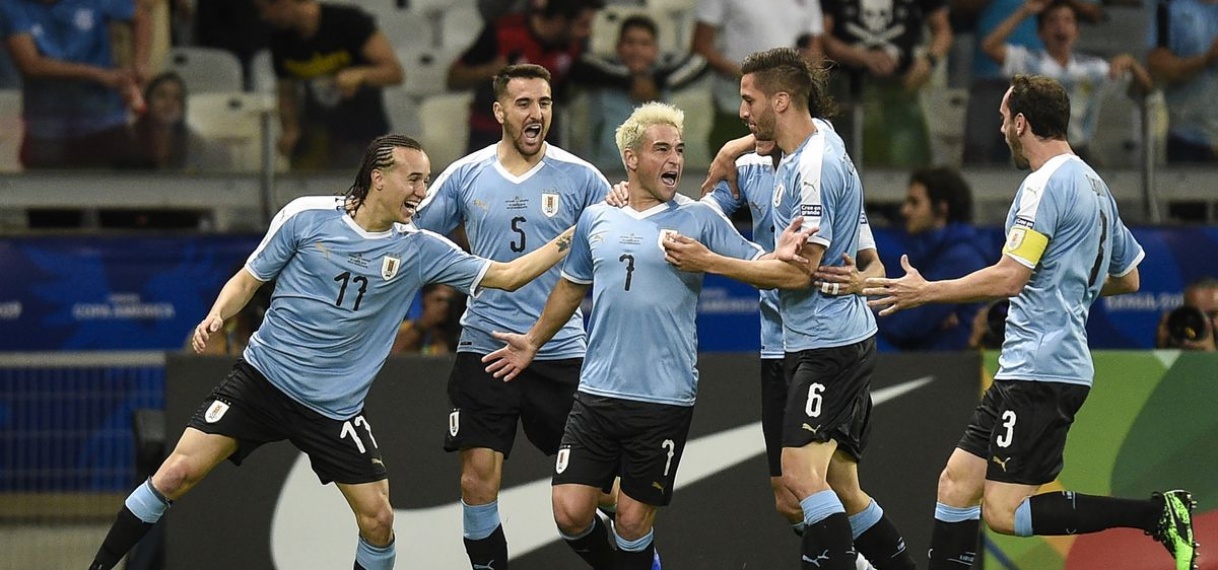 Uruguay heeft zich als groepswinnaar voor de kwartfinales van de Copa América geplaatst
