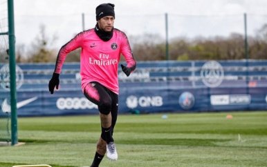 Neymar heeft maandag speculaties over een vertrek bij Paris Saint-Germain gevoed