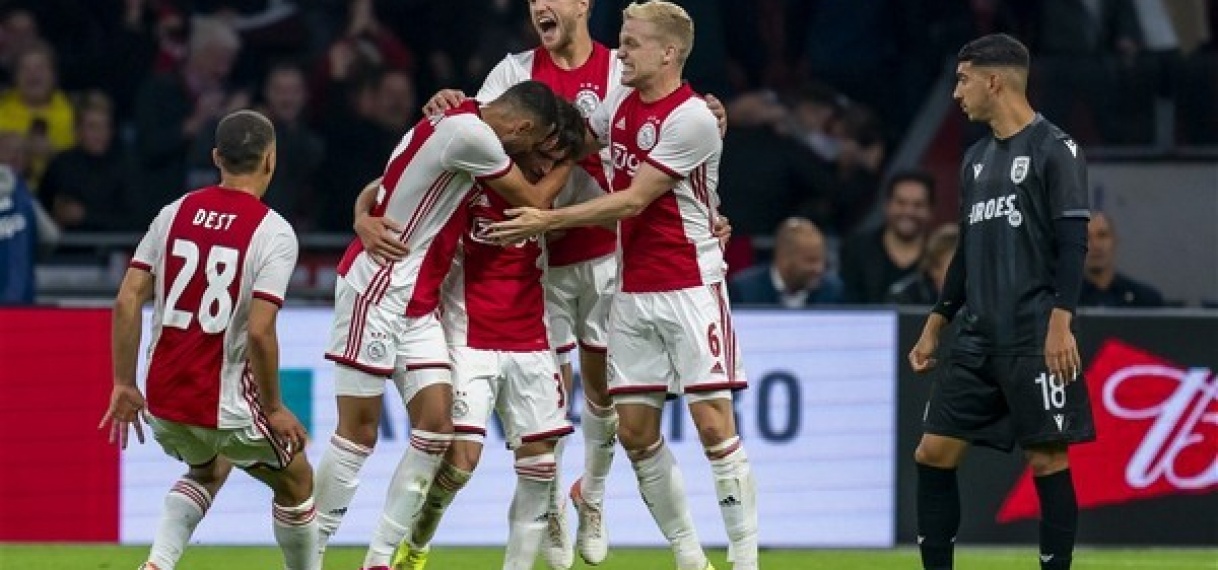 Ajax bereikt play-offs Champions League