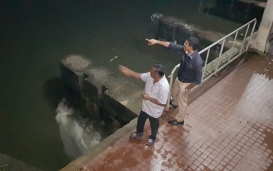 Minister Chotkan oriënteert zich persoonlijk na extreme regenval