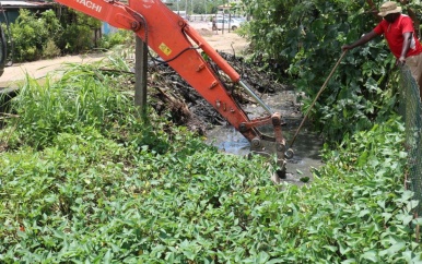 Ontwatering Winti Wai en Kanhai project heeft de aandacht van OWT&C