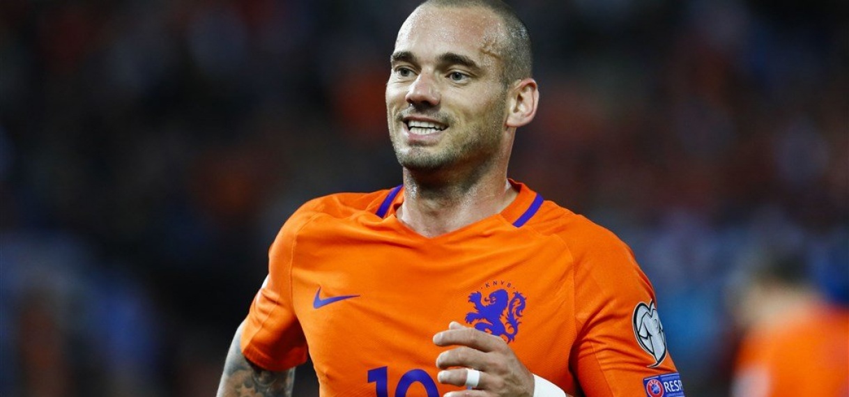 Recordinternational Sneijder kondigt einde van voetballoopbaan aan