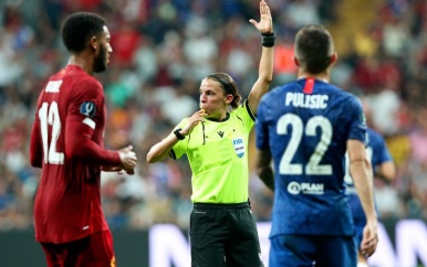 Stéphanie Frappart floot Europese Supercup tussen Liverpool en Chelsea