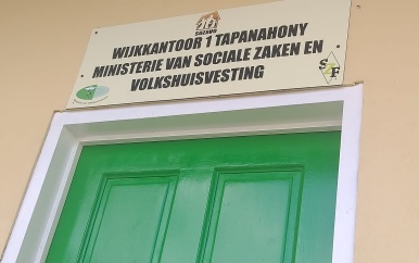 Minister Misiekaba opent wijkkantoor SoZaVo te Tapanahony