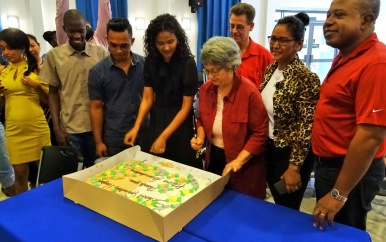Schooltuinenproject in de districten Marowijne, Para en Brokopondo