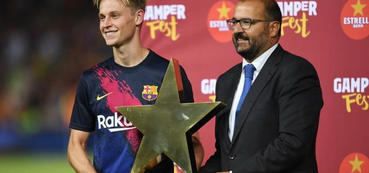 Frenkie de Jong gekozen als beste speler bij basisdebuut in Camp Nou