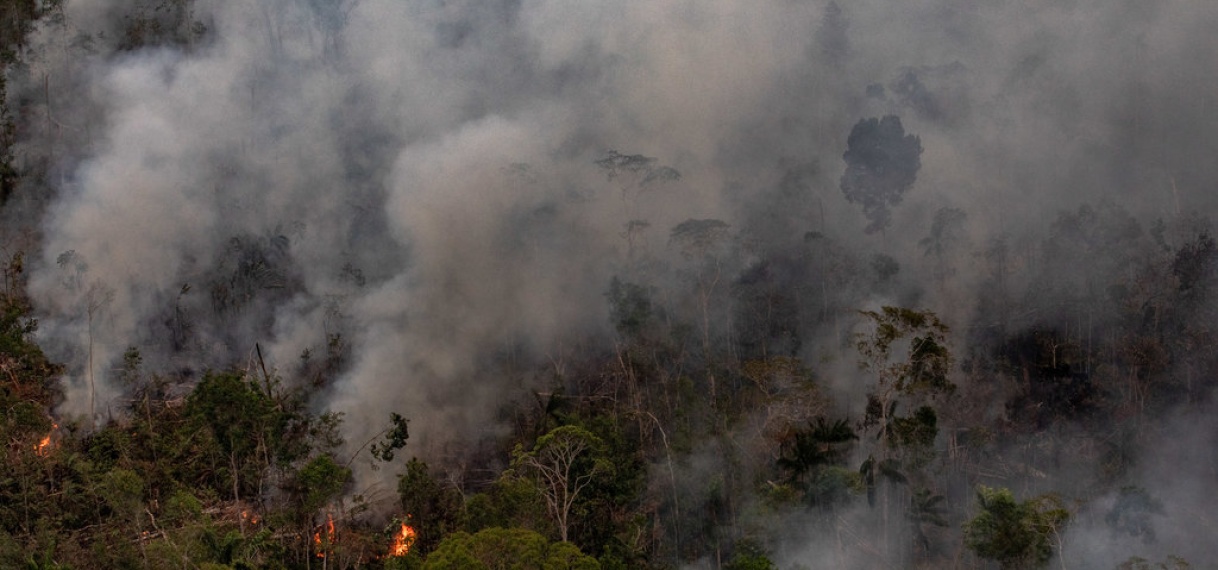 De Braziliaanse regering heeft de hulp van de G7 bij het bestrijden van de grote bosbranden in de Amazone afgeslagen