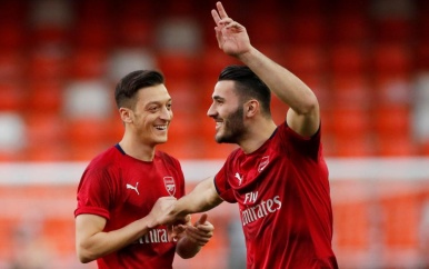 Özil en Kolasinac missen eerste competitiewedstrijd Arsenal om dreiging