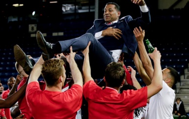 Henk Fraser heeft zijn contract bij Sparta Rotterdam met een jaar verlengd