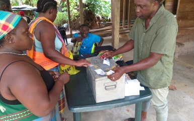 Uitbetaling AKB verloopt vlot in Boven-Suriname