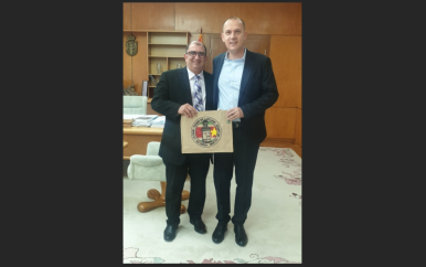 Minister Elias haalt medische winst in Servië