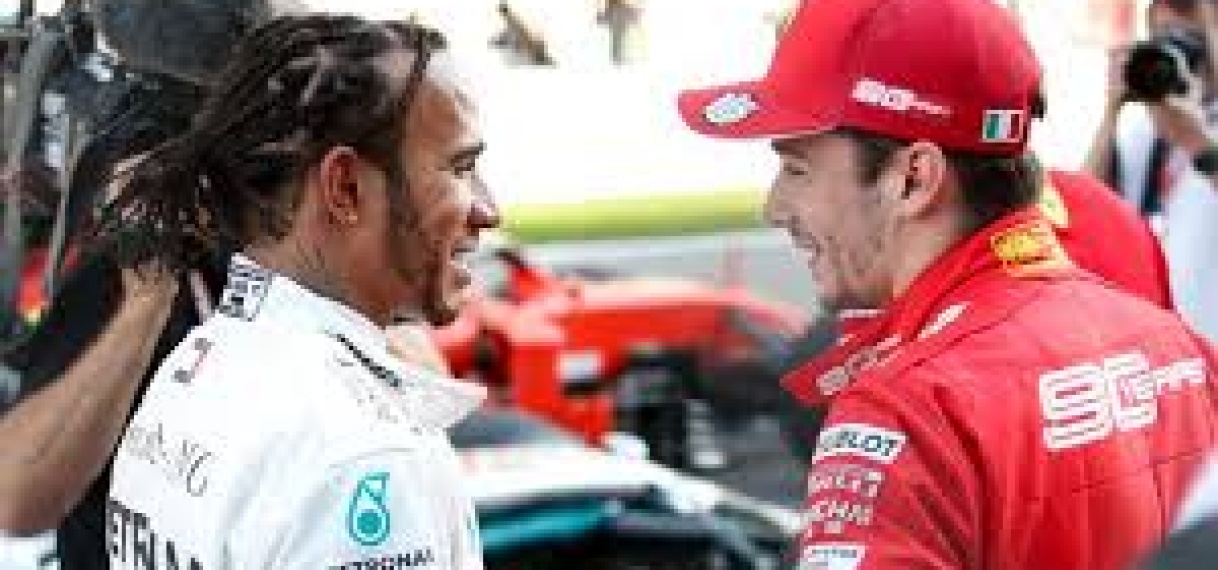 Hamilton vergelijkt topsnelheid Ferrari in Rusland met straaljagermodus