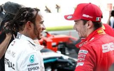 Hamilton vergelijkt topsnelheid Ferrari in Rusland met straaljagermodus