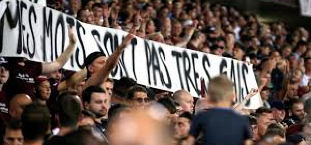 Voorzitter Franse voetbalbond tegen staken van duels bij homophobe uitingen