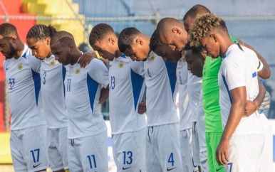 Curaçao speelt twee dagen na dood reservekeeper gelijk tegen Haïti
