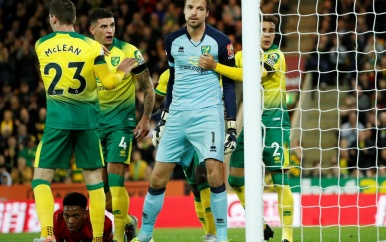 Ole Gunnar Solskjaer vindt dat Tim Krul zondag op onrechtmatige wijze twee strafschoppen van Manchester United stopte