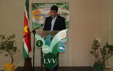 Vice President Adhin: “nationale support nodig voor gezond volk”