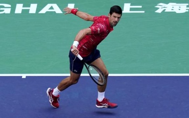 Djokovic en Federer zonder setverlies verder op Masters-toernooi Sjanghai