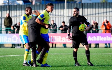 Wegens racisme gestaakt FA Cup-duel wordt volledig overgespeeld