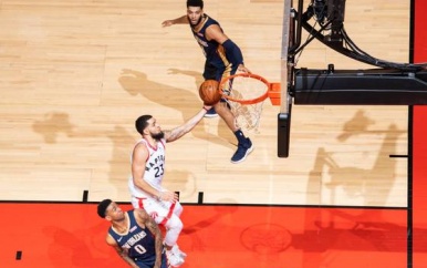 Titelverdediger Toronto Raptors wint bij start NBA; verlies James en Lakers