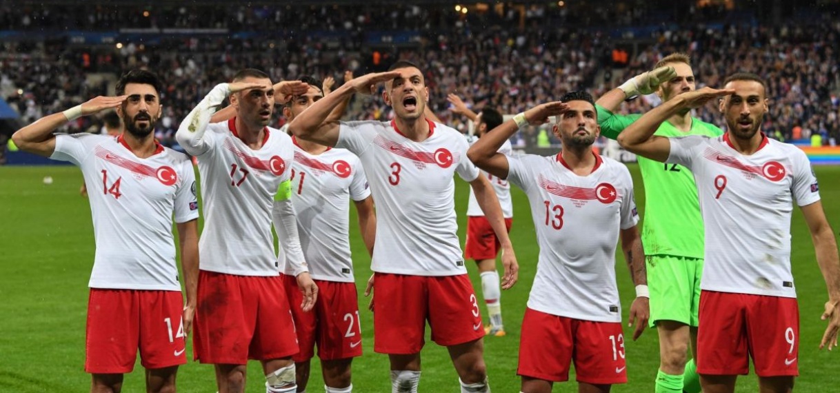 Turkije riskeert straf UEFA omdat spelers opnieuw salueren na doelpunt
