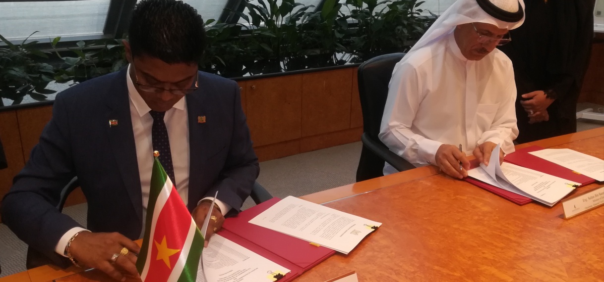 Minister Chotkan tekent MOU en Luchttransport Overeenkomst met Verenigde Arabische Emiraten