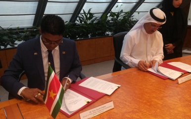 Minister Chotkan tekent MOU en Luchttransport Overeenkomst met Verenigde Arabische Emiraten