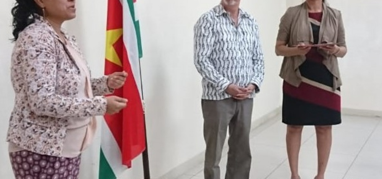 Schoolvoedingsproject First Lady start pilot met 4 scholen in resort Kwarasan