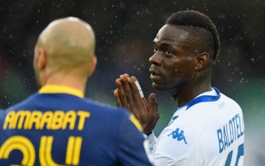 Hellas Verona moet eenmalig vak sluiten wegens racisme richting Balotelli