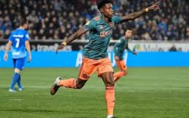 Ajax heeft vrijdag in de Eredivisie een benauwde overwinning geboekt